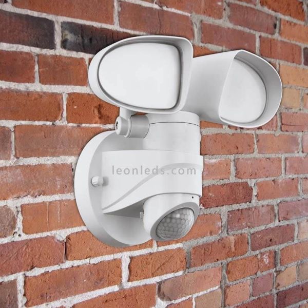 Aplique LED con doble luz direccionable y sensor para exterior Pagino | LeónLeds Iluminación | lampara pared ambiente