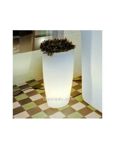 Macetero con luz para exterior con cable Bambú 70Cm foto de ambiente New Garden | LeónLeds Iluminación