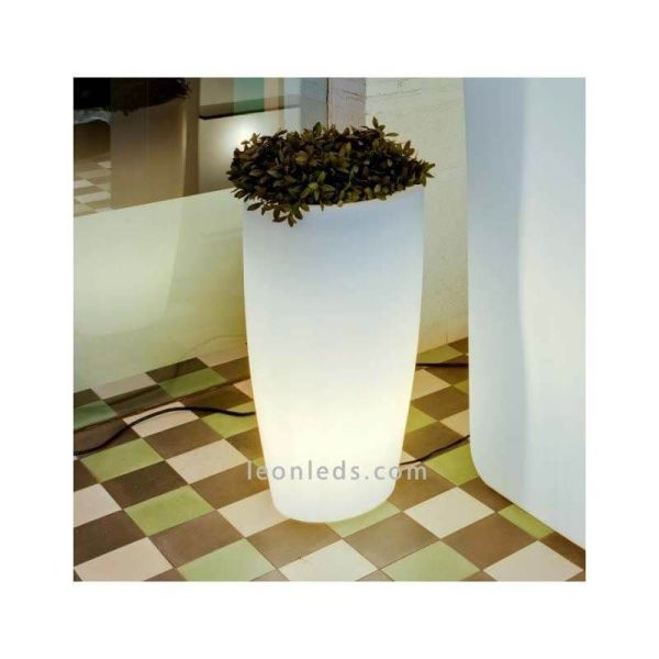 Macetero con luz para exterior con cable Bambú 70Cm foto de ambiente New Garden | LeónLeds Iluminación