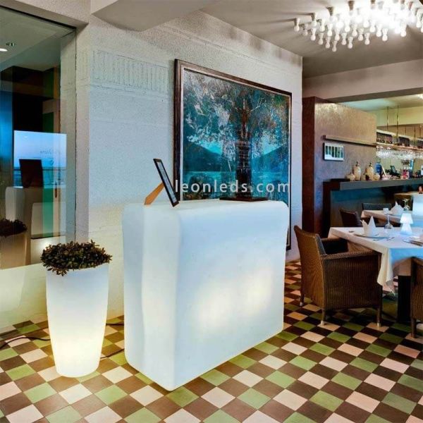 Macetero con luz para exterior con cable de 4 metros color negro Bambú 70Cm New Garden | LeónLeds Iluminación