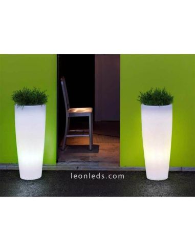 Pot de fleurs blanc avec lumière pour espaces extérieurs avec câble de 4 mètres Bamboo 90Cm New Garden | Éclairage LeonLeds