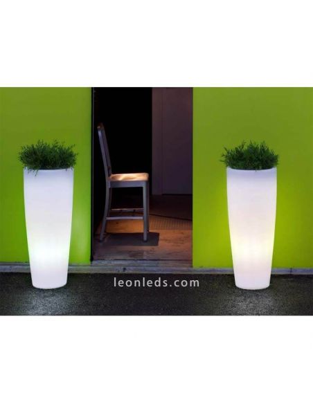 Floreira branca com luz para áreas externas com cabo de 4 metros Bambu 90Cm Novo Jardim | Leon Iluminação LED