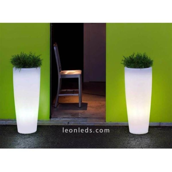 Pot de fleurs blanc avec lumière pour espaces extérieurs avec câble de 4 mètres Bamboo 90Cm New Garden | Éclairage LeonLeds