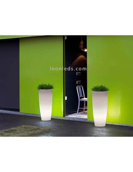Vaso branco com luz branca para áreas externas com cabo preto Série Bamboo 90Cm Novo Jardim | Leon Iluminação LED