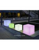 Cubo iluminado solar y batería recargable exterior Cuby 45 foto de ambiente New Garden | LeónLeds Iluminación