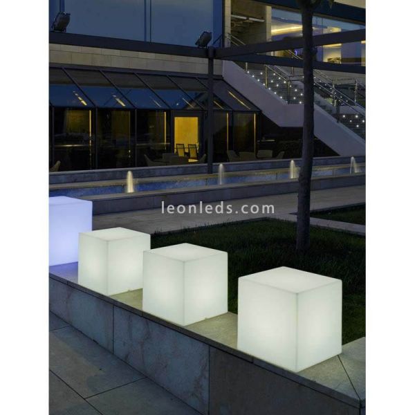Cubo con luz carga solar y batería recargable exterior Cuby 45 marca New Garden | LeónLeds Iluminación