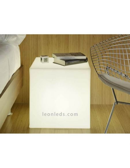 Cubo iluminado solar y batería recargable exterior e interior serie Cuby 45 New Garden | LeónLeds Iluminación