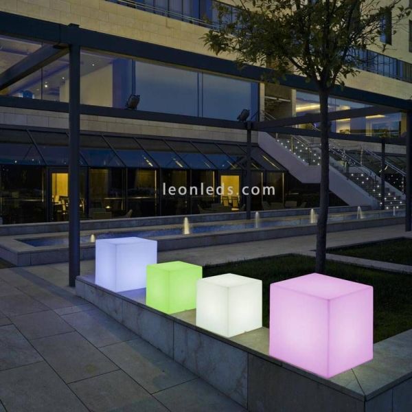 Cubo multifunción LED pequeño Cuby 20 con cable o batería recargable multicolor New Garden | LeónLeds Iluminación