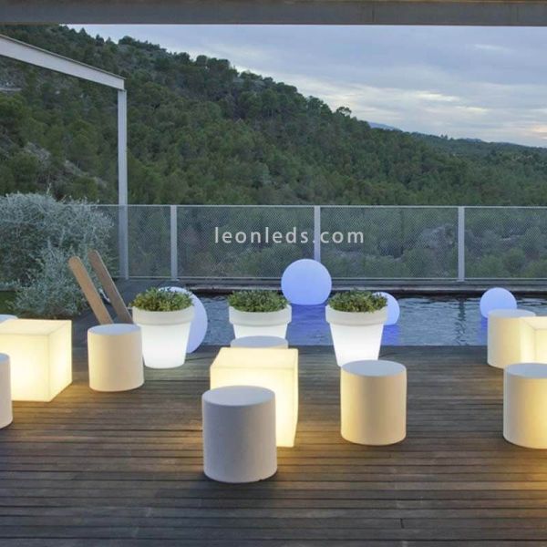Mesa y asiento LED Cuby 32 exterior con 2 acabados recargable New Garden | LeónLeds Iluminación