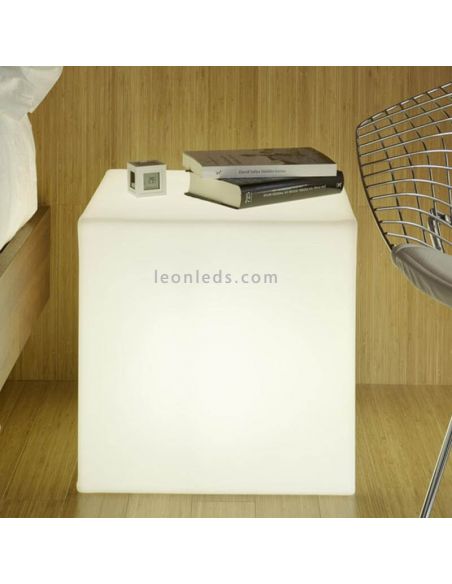 Mesa y asiento LED Cuby 32 exterior con 2 acabados cable New Garden | LeónLeds Iluminación