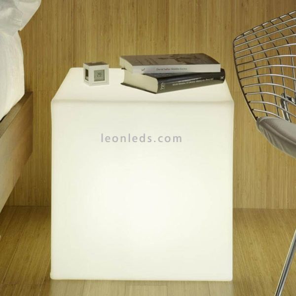 Mesa y asiento LED Cuby 32 exterior con 2 acabados cable New Garden | LeónLeds Iluminación
