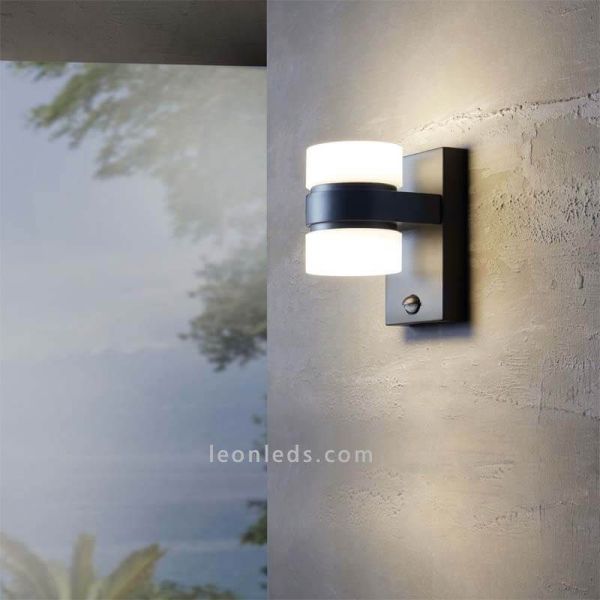Aplique LED para exterior sensor de movimiento Atollari foto de ambiente Eglo Iluminación | LeonLeds Iluminación