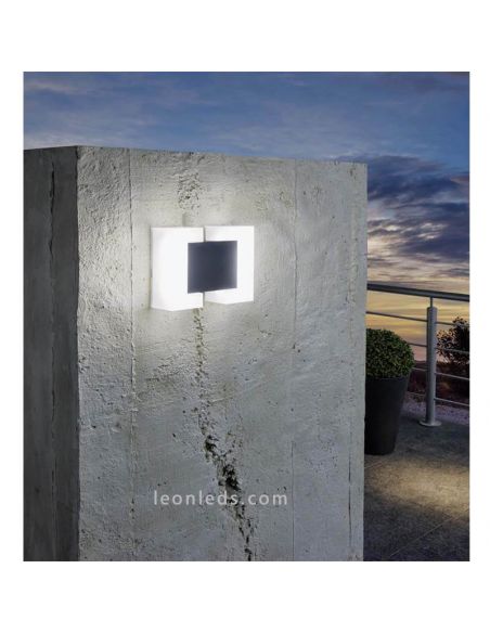 Aplique LED pared zonas de exterior antracita Sitia foto de ambiente marca Eglo Iluminación | LeónLeds Iluminación