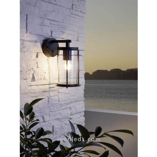Aplique negro exterior de acero E27 Valdeo foto de ambiente Eglo Iluminación | LeónLeds Iluminación