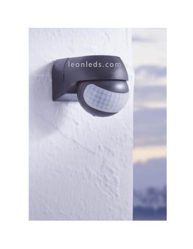 Detector de movimiento exterior color negro serie Detect Me foto de ambiente marca Eglo Iluminación | LeonLeds Iluminación