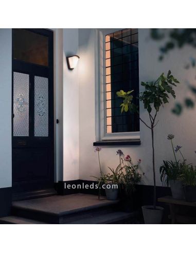 Aplique para exterior de aluminio E27 Kiskadee foto de ambiente Philips | LeonLeds Iluminación