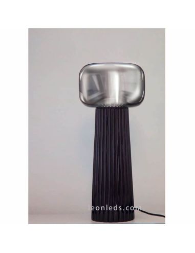 Candeeiro de mesa de interior design moderno e cor preta Série Faro Mantra Iluminación | Leon Iluminação LED