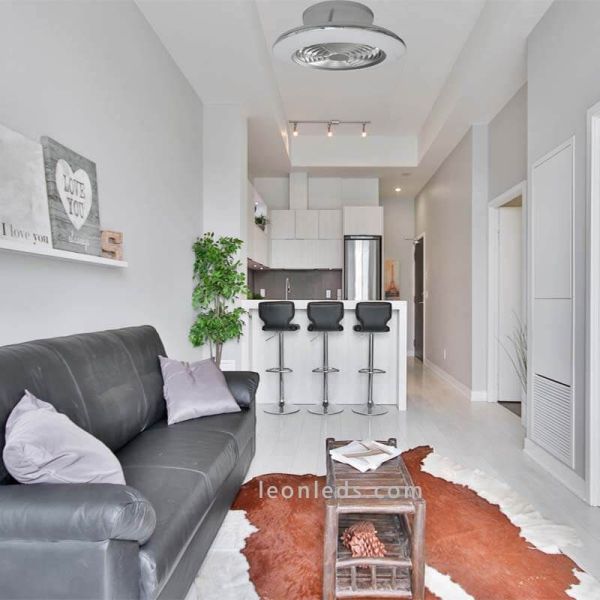 Ventilador de techo LED Alisio Mini Plateado con mando foto de ambiente Mantra | LeonLeds