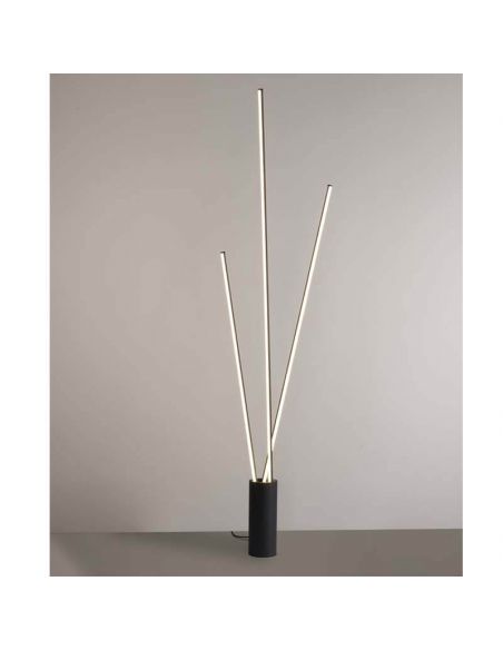 Candeeiro de pé interior 3 luzes com LED integrado, cor preta, série Vertical Mantra Iluminación | Leon Iluminação LED