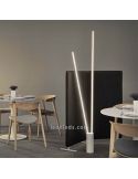 Luminária de pé branca vertical LED para interior ambiente photo Mantra Iluminación | Leon Iluminação LED