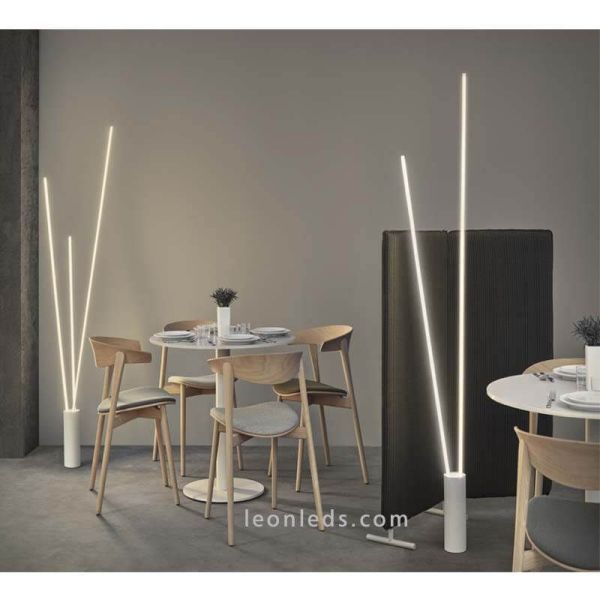 Lampadaire d'intérieur LED couleur noire Photo d'ambiance verticale Mantra Iluminación | Éclairage LeonLeds