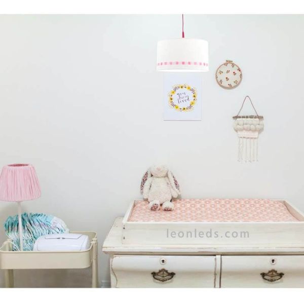 Plafonnier enfant Rose et Blanc 1XE27 photo d'ambiance LeonLeds Iluminación