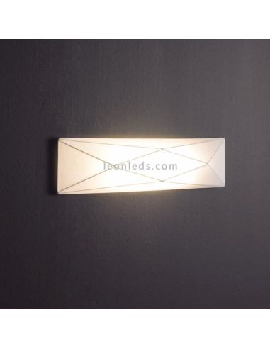 Plafón textil alargado y rectangular blanco Polaris | LeónLeds Iluminación | Aplique de pared de tela moderno con pared negra