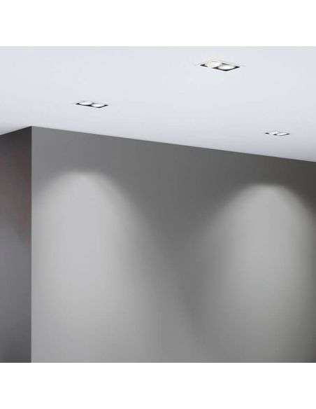 Foco LED Twist Double colocado en techo e iluminado | Leonleds