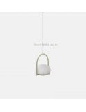 Lámpara colgante de metal con esfera moldeada blanca Coco E14 | LeónLeds Iluminación | Lámpara 1 luz dorada
