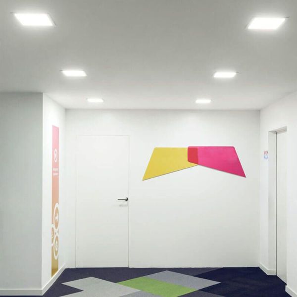 Downlight LED Madison de Arkoslight instalado en techo de pasillo | LeónLeds