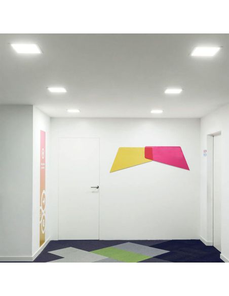 Downlight LED Madison by Arkoslight instalado no tecto de um corredor | LeonLeds