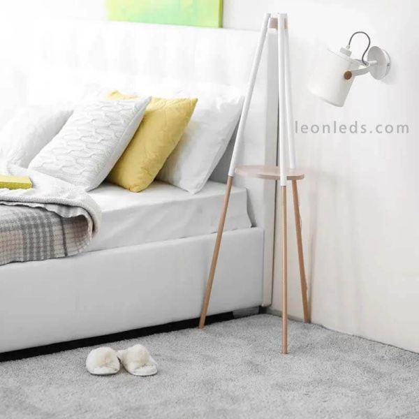 Aplique de pared color blanco y madera de la serie Nordica de mantra Iluminación | LeonLeds