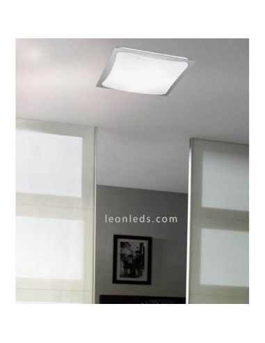 Plafón LED de techo cuadrado de color blanco y metal foto de ambiente | LeonLeds Iluminación
