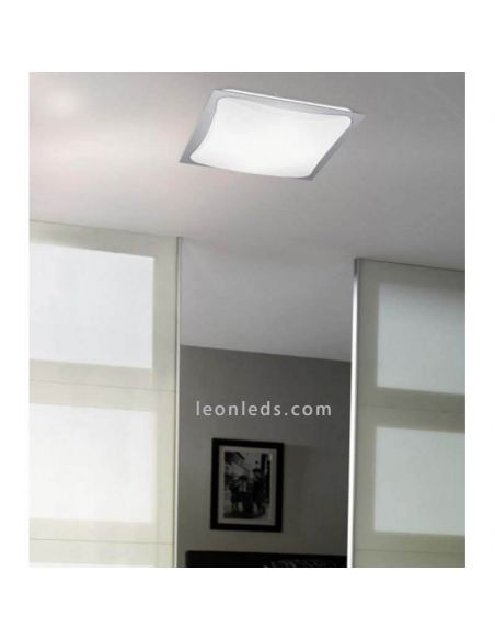 Plafón LED de techo cuadrado de color blanco y metal foto de ambiente | LeonLeds Iluminación