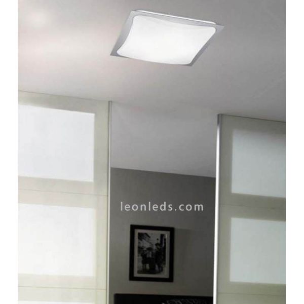 Plafón LED de techo cuadrado de color blanco y metal foto de ambiente | LeonLeds Iluminación