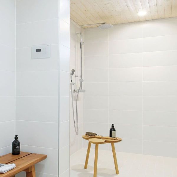 Downlight LED Mix de Arkoslight en el techo de una ducha | LeónLeds