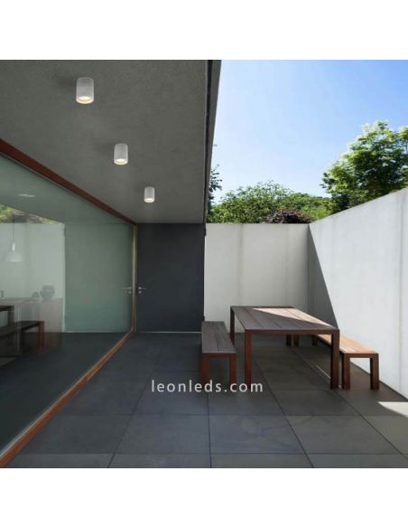 Plafón de Techo para exterior Olot foto de ambiente color Blanco IP44 marca Faro Barcelona | Leonleds Iluminación