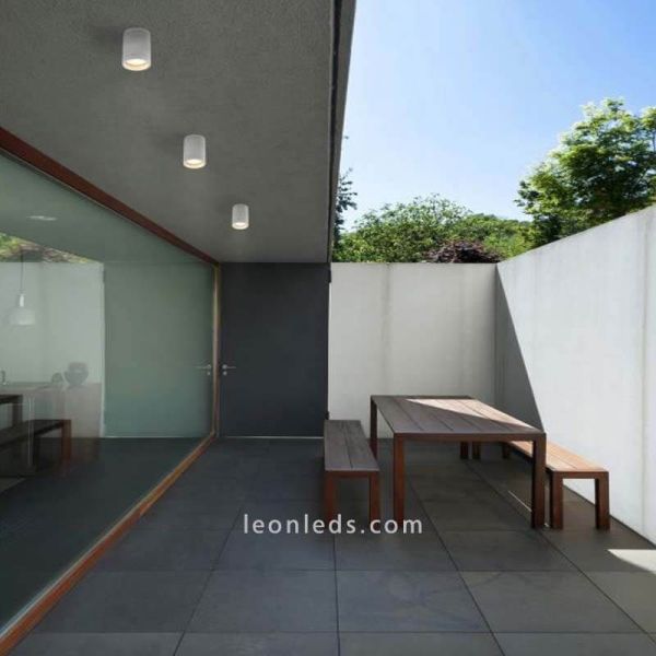 Plafón de Techo para exterior Olot foto de ambiente color Blanco IP44 marca Faro Barcelona | Leonleds Iluminación
