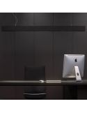 Lámpara de techo Black Foster 1200 de Arkoslight en un despacho | LeónLeds.com