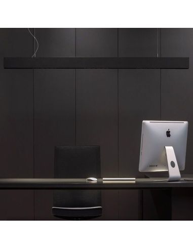 Lámpara de techo Black Foster 1200 de Arkoslight en un despacho | LeónLeds.com