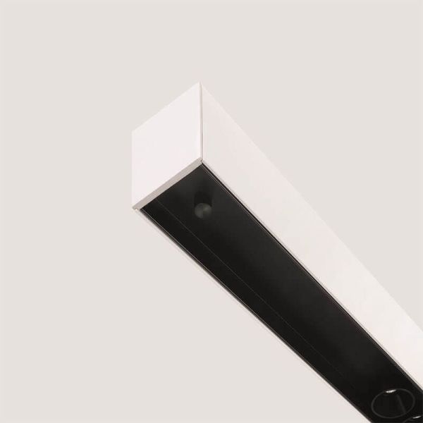 Primer plano de la lámpara de techo blanca Black Foster 1200 de Arkoslight | LeónLeds.com