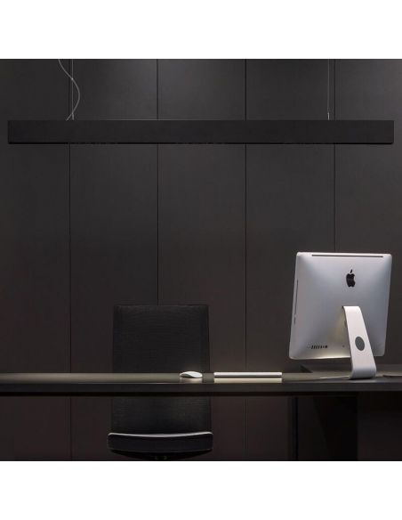 Lámpara de techo Black Foster 1200 de Arkoslight en un despacho | LeónLeds.com