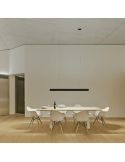 Lámpara de techo Black Foster 1200 de Arkoslight en un comedor | LeónLeds.com