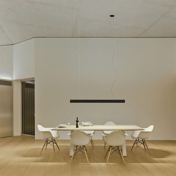 Arkoslight Black Foster 1200 candeeiro de tecto numa sala de jantar | LeonLeds.com