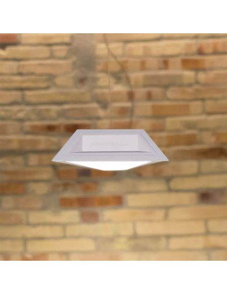 Lámpara de techo blanca Slimgot de Arkoslight sobre fondo de ladrillos | LeónLeds.com