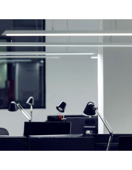 Varias lámparas de techo blancas Slimgot de Arkoslight en fila | LeónLeds.com