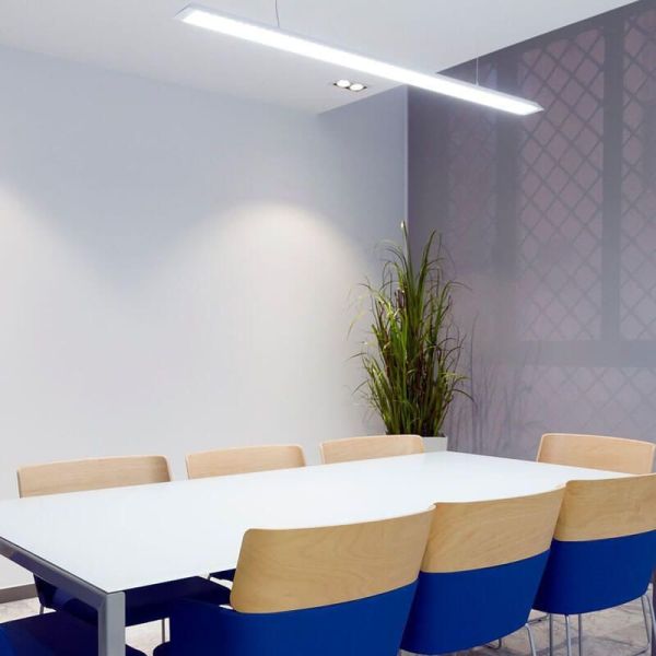 Lámpara de techo blanca Slimgot de Arkoslight sobre blanco | LeónLeds.com
