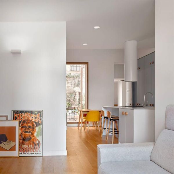 Aplique de pared Rec Mini instalado en salón | Leonleds