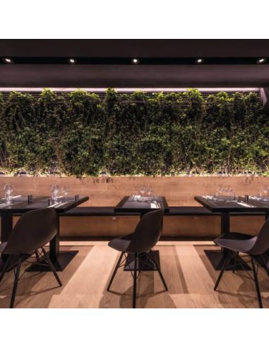 Varias lámparas Lark-111 de Arkoslight encendidas en un restaurante | LeónLeds.com