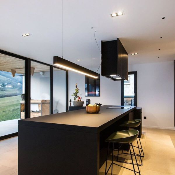 Foco Orbital Mini de Arkoslight empotrado en techo de cocina | LeonLeds.com
